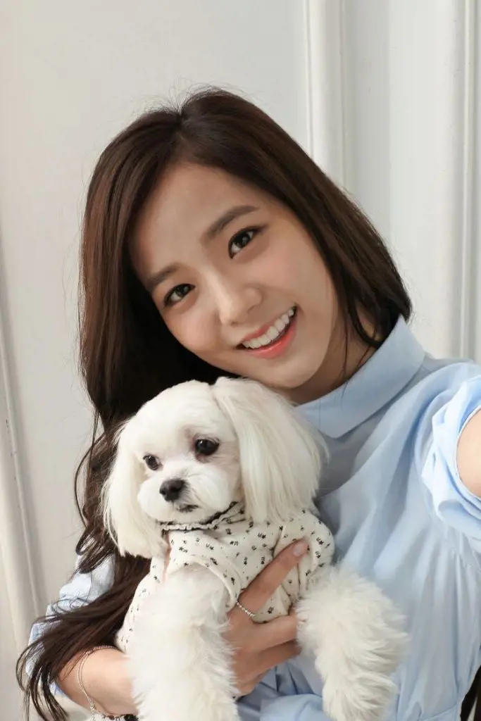 Korean actress Jisoo with her dog