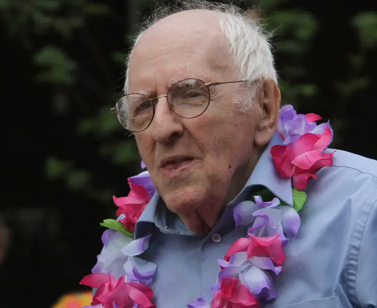 Frank Kameny wears a garland of colorful flowers during celebration of his last Pride Month in June 2010.